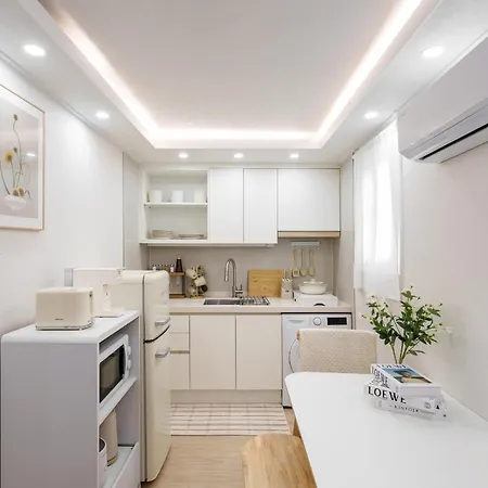 Free Luggage Storage, Hotel Style Vanity Area, 7 Min From Subway, 2Br,