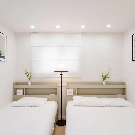 Free Luggage Storage, Hotel Style Vanity Area, 7 Min From Subway, 2Br,
