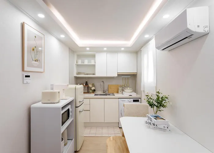 Free Luggage Storage, Style Vanity Area, 7 Min From Subway, 2br, * Seul
